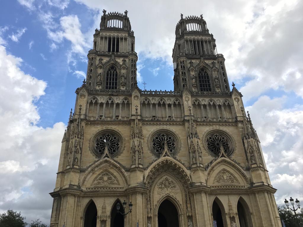 Fachada da catedral de Orleans